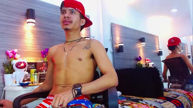 skinnycutealyer (XloveCam): nuotraukos, profilis