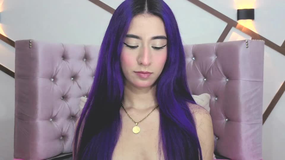 juliajobs — XloveCam 直播模特：照片与资料