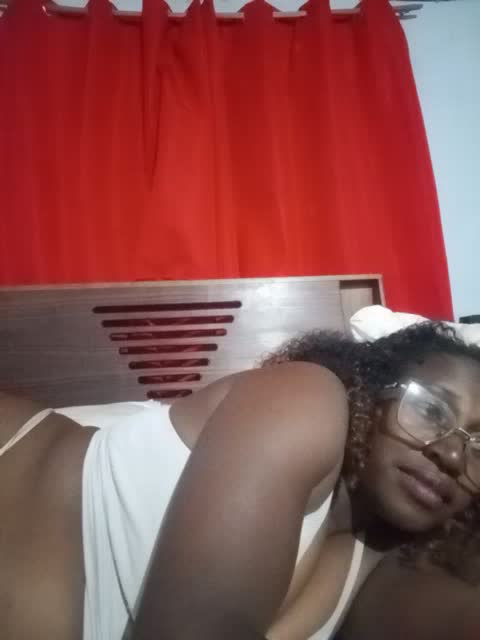 luciasexy69 di XloveCam: foto model webcam