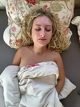 MileySummer (Stripchat): nuotraukos, profilis