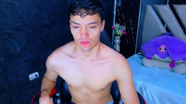 Preview photo of webcam model jacksonn-carter on Flirt4Free
