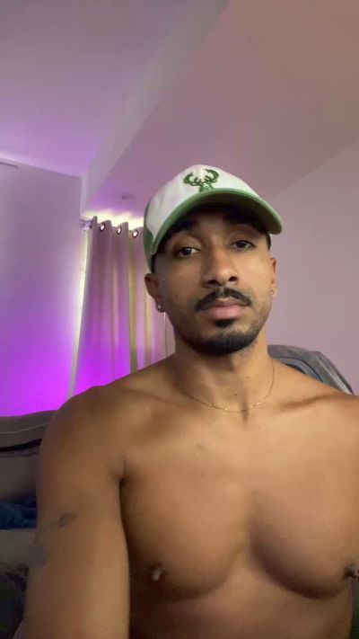 Preview photo of webcam model everton2123 on Cam4