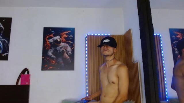 arturo-contreras – Flirt4Free webkamerás modell