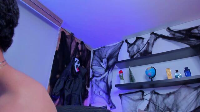 Preview photo of webcam model cameron-pierce on Flirt4Free