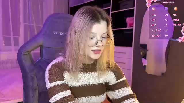 Preview photo of webcam model kamiirize on Chaturbate