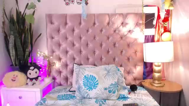 lailastilwills, modelo webcam do Chaturbate: fotos