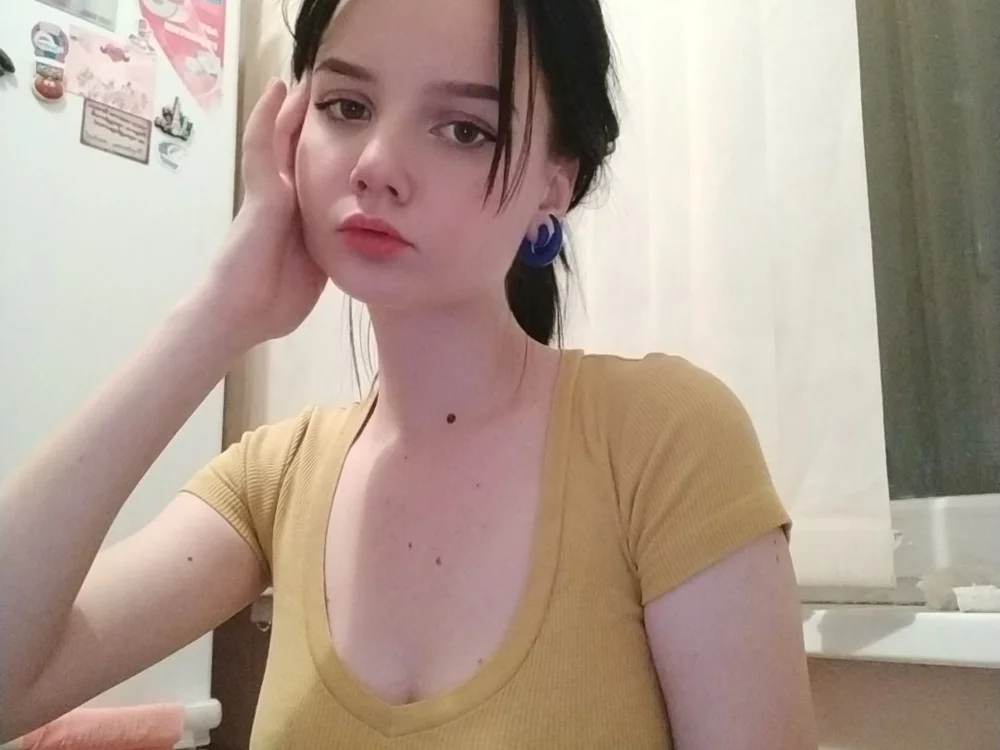 Preview photo of webcam model Amylittlestar on Stripchat