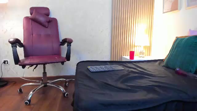 Preview photo of webcam model amberhanks on Chaturbate