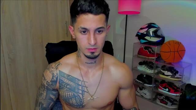 Preview photo of webcam model brody-dallas on Flirt4Free