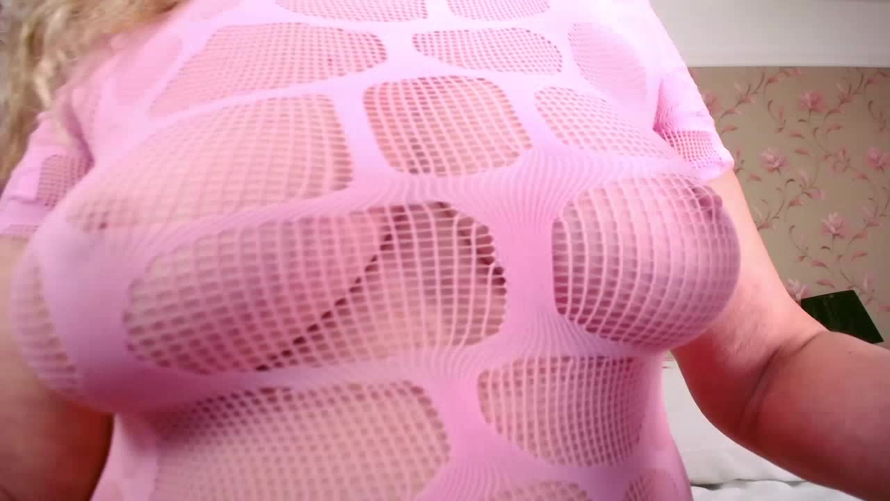 Preview photo of webcam model ladymariahx on XloveCam