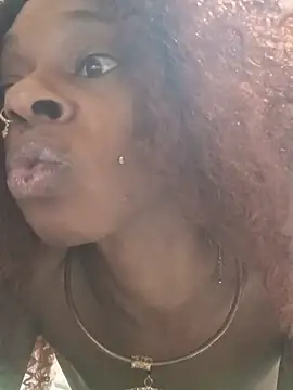 Jasmine_FullsShine – Stripchat webkamerás modell