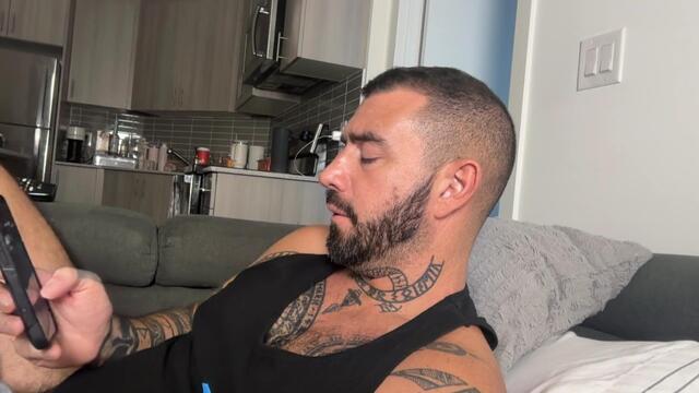 Preview photo of webcam model izzi on Flirt4Free