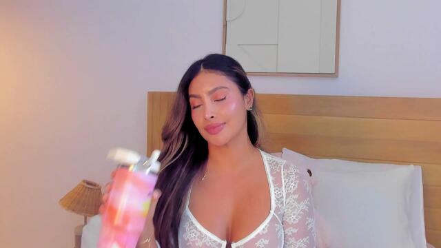 emiliana-lowell – Flirt4Free webkamerás modell