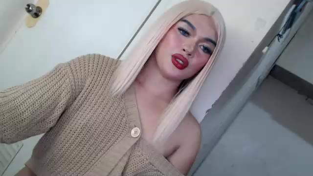 Preview photo of webcam model fantasticcock69_daniella on Chaturbate