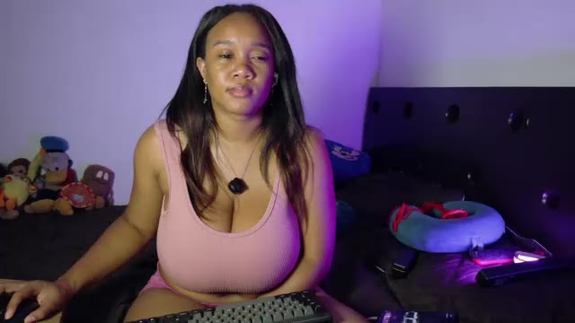 ashanty_1012 di Chaturbate: foto model webcam
