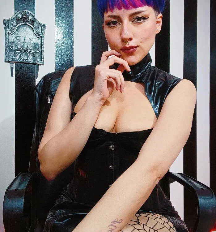 Yelena_LatexMaiden — Stripchat 直播模特：照片与资料