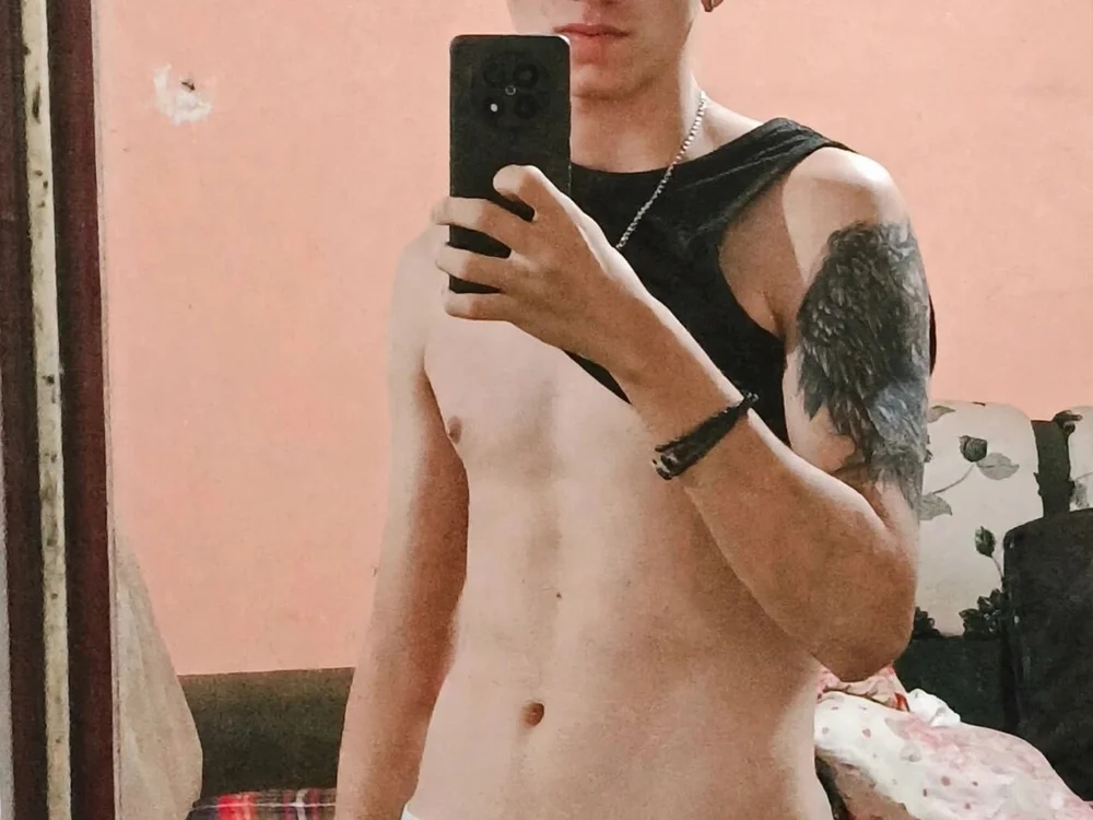 Miguel102476, μοντέλο webcam στο Stripchat