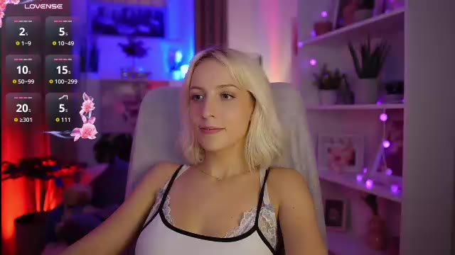 lucy_cutie_, webcam model na Chaturbate: slike