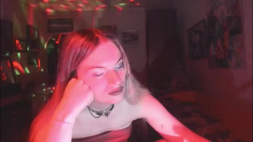 kiratrenci, webcammodel på LiveJasmin: fotos