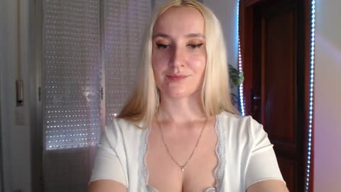 alina-lovely, modelo webcam de BongaCams: fotos