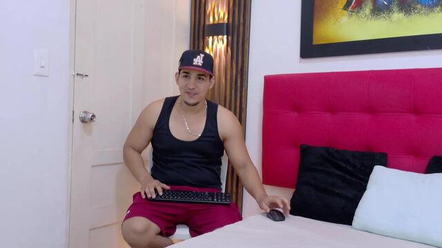 massimo-vidal – Webcam-Modell auf Flirt4Free