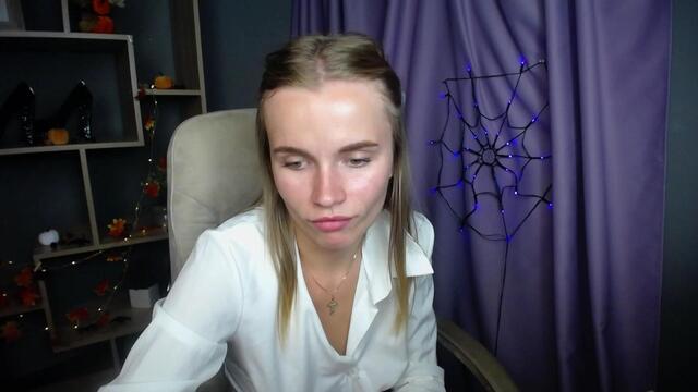 Preview photo of webcam model margarita-k on Flirt4Free