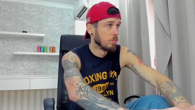 jonahshaw (XloveCam): fotod ja profiil