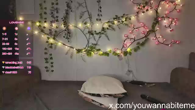 doyouwannabiteme — Chaturbate वेबकैम मॉडल: फ़ोटो
