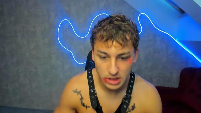 Preview photo of webcam model ben-lambert on Flirt4Free