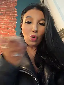 Tisha_Busty ב-Stripchat: תמונות ופרופיל