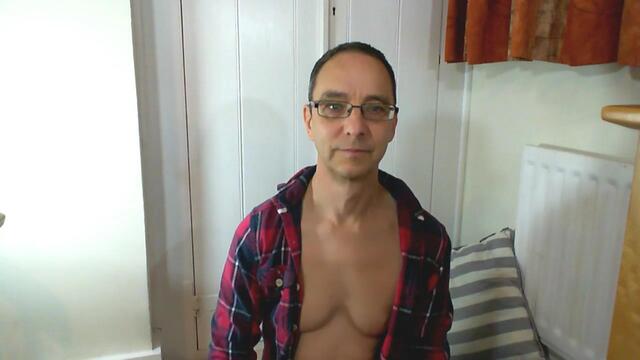 Preview photo of webcam model max-davies on Flirt4Free
