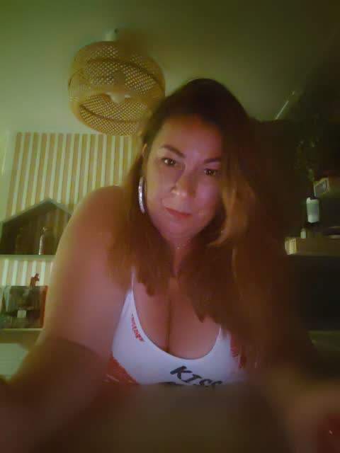 Preview photo of webcam model lafrancaisegwendoline on XloveCam