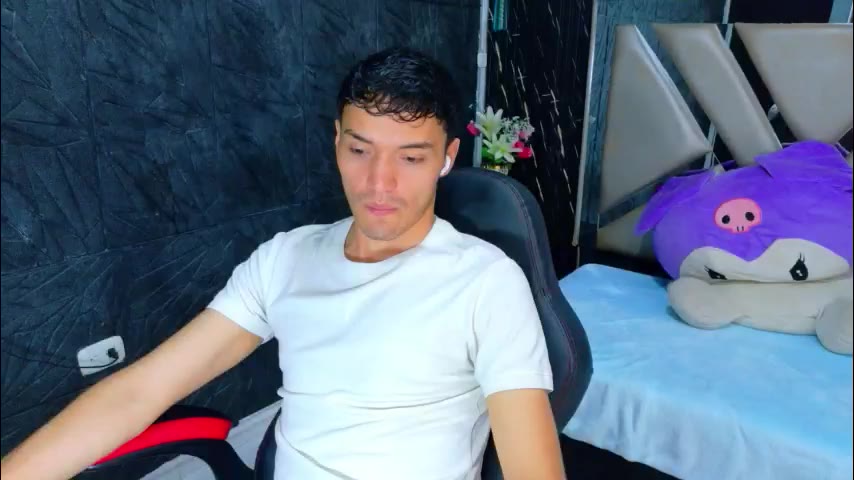 aronndark — LiveJasmin 直播模特:照片与资料
