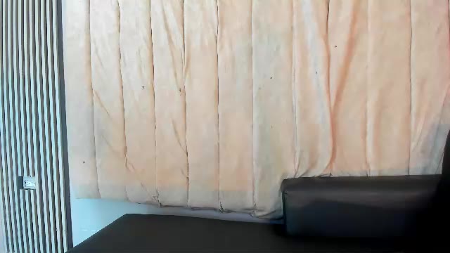 Фото вебкам-модели emma_and_aysha на Chaturbate