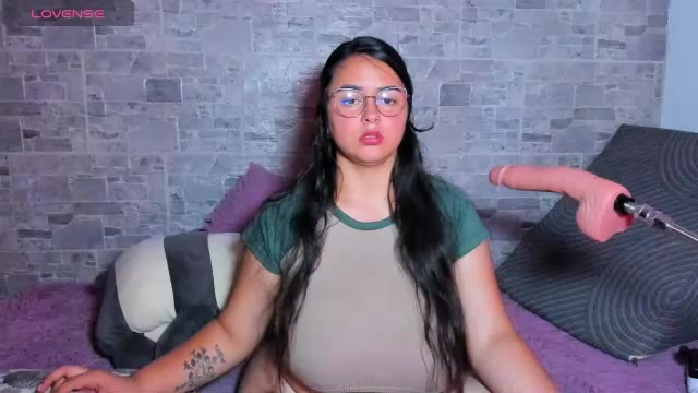 lunaahatzel, webcammodell på Chaturbate: bilder