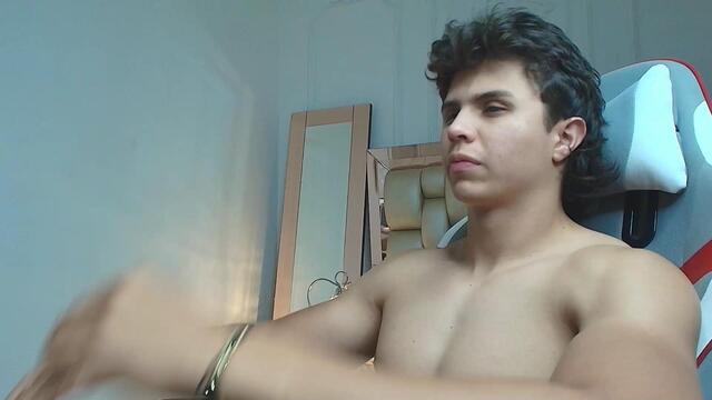 Preview photo of webcam model nick-finne on Flirt4Free