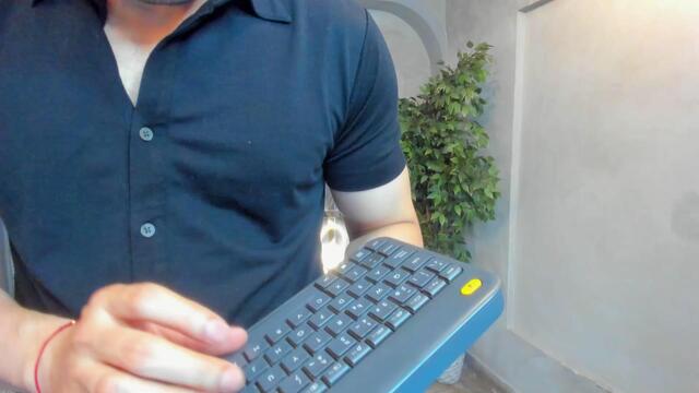 Preview photo of webcam model troy-millers on Flirt4Free