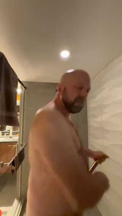 bulldog302, webcammodel på Cam4: fotos