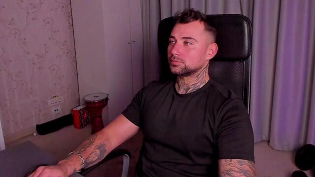 Preview photo of webcam model big-zacky on Flirt4Free