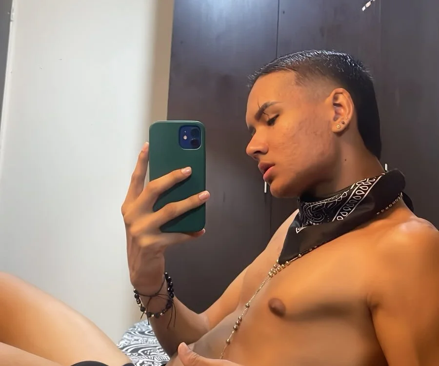 LoganBrookss_ (Stripchat): foto un profils