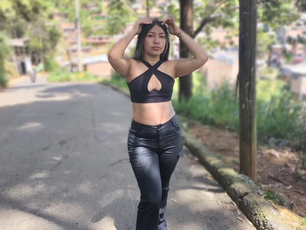 JESSYCHERNOBIL – уебкам модел в Stripchat: снимки