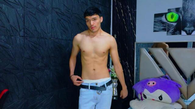 Preview photo of webcam model jacksonn-carter on Flirt4Free