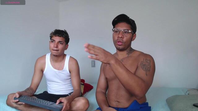 Фото вебкам-модели paul-and-derek на Flirt4Free