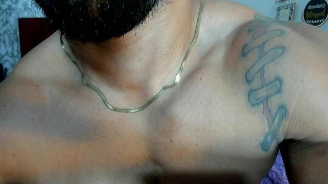 Preview photo of webcam model massimo-cruz on Flirt4Free