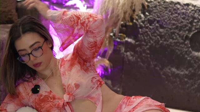 ema-malkova – Webcam-Modell auf Flirt4Free