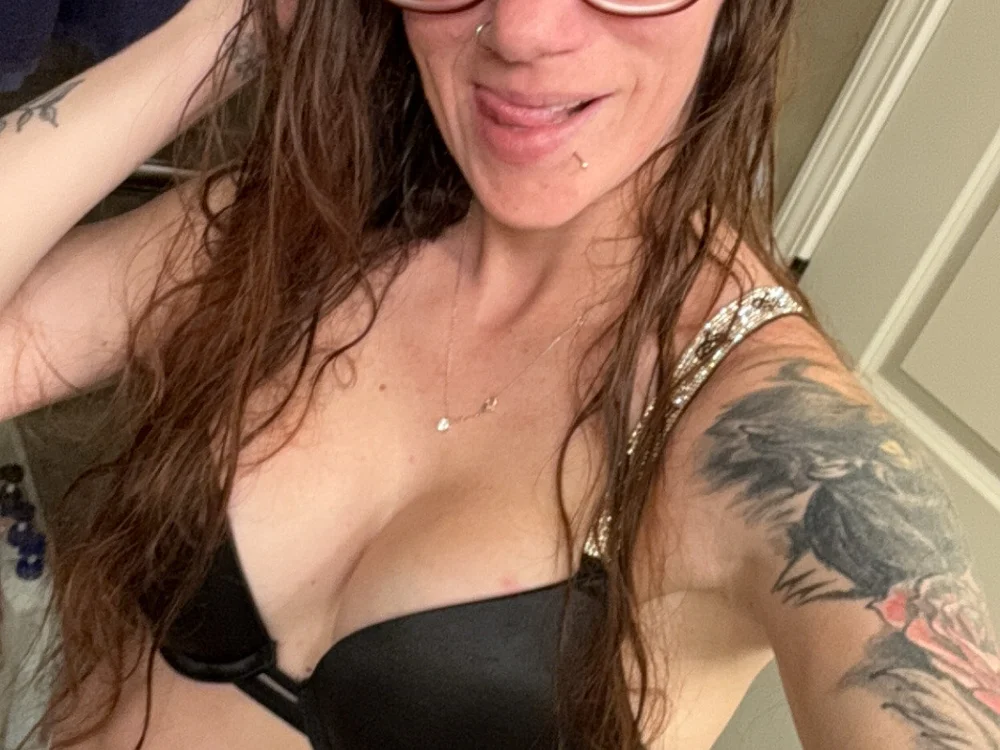 yourstrulylivy69 — Stripchat वेबकैम मॉडल: फ़ोटो