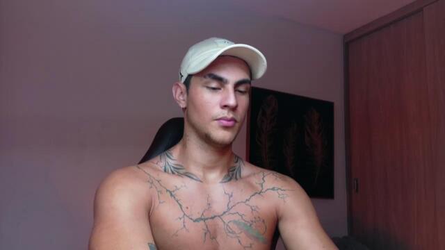 Preview photo of webcam model axel-lenox on Flirt4Free