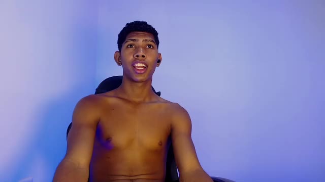 alejandro_dotado_ – уебкам модел в Chaturbate: снимки