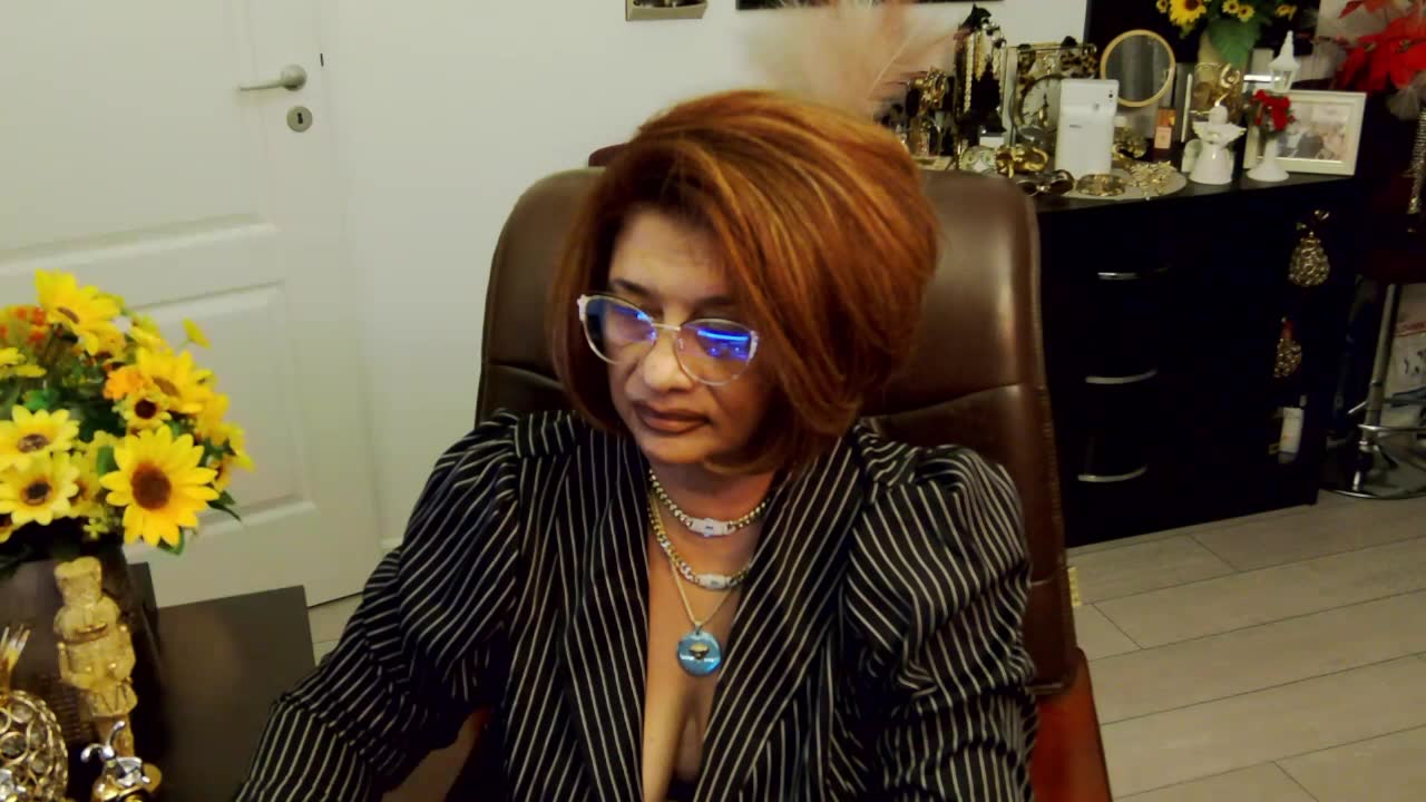 classybutnaughty, modelo webcam de XloveCam: fotos