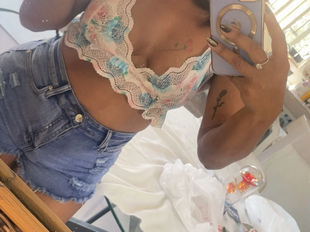 Aimee37 di Stripchat: foto model webcam